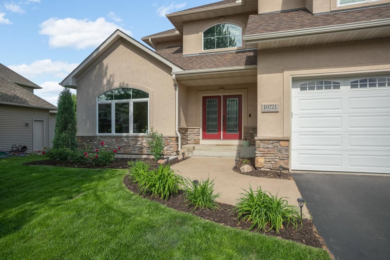10721 Mccool Dr W, Burnsville, MN 55337