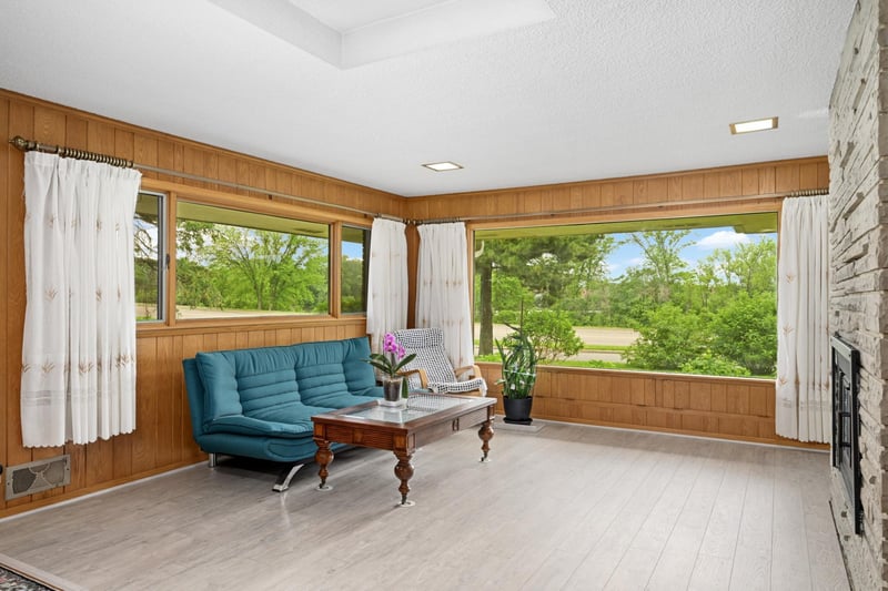 1495 County Road B2 W, Roseville, MN 55113