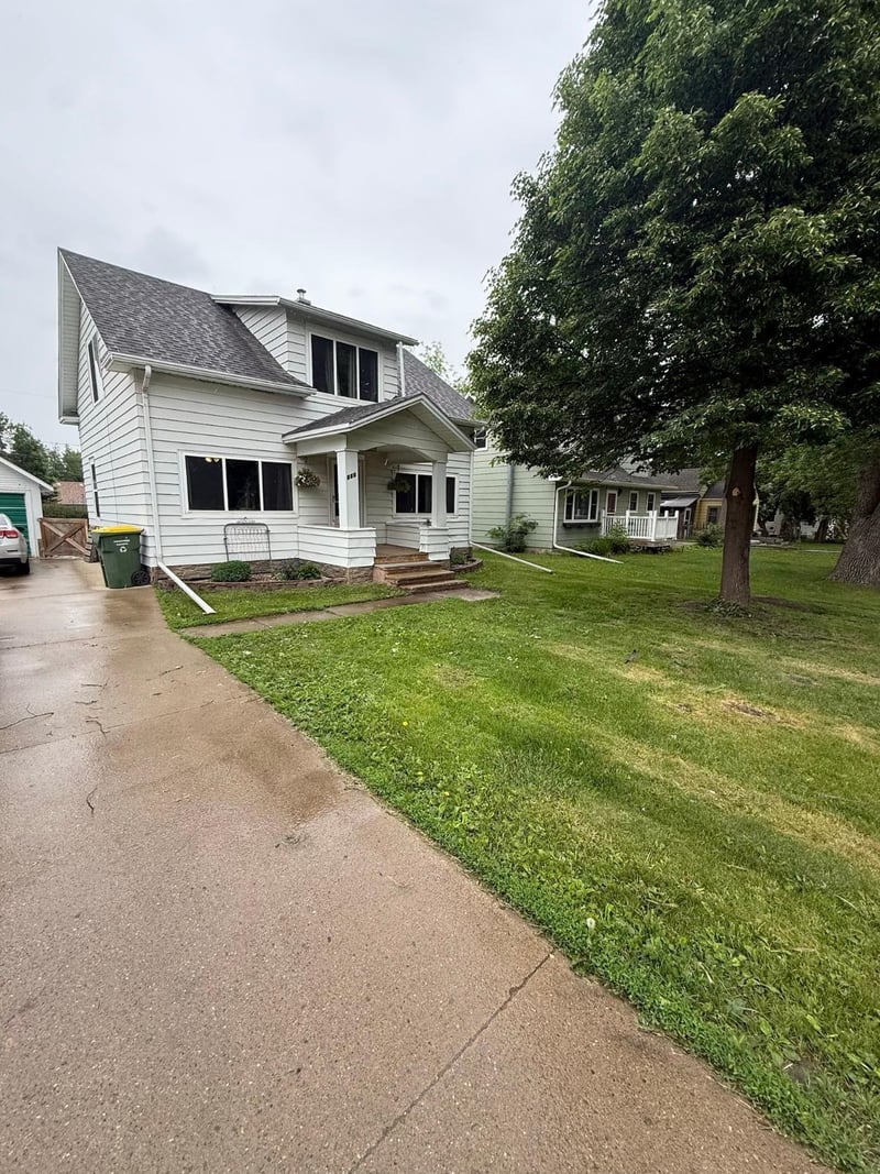 825 7th St SW, Pipestone, MN 56164