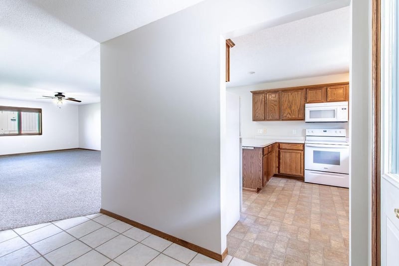 710 S 10th St, Bird Island, MN 55310