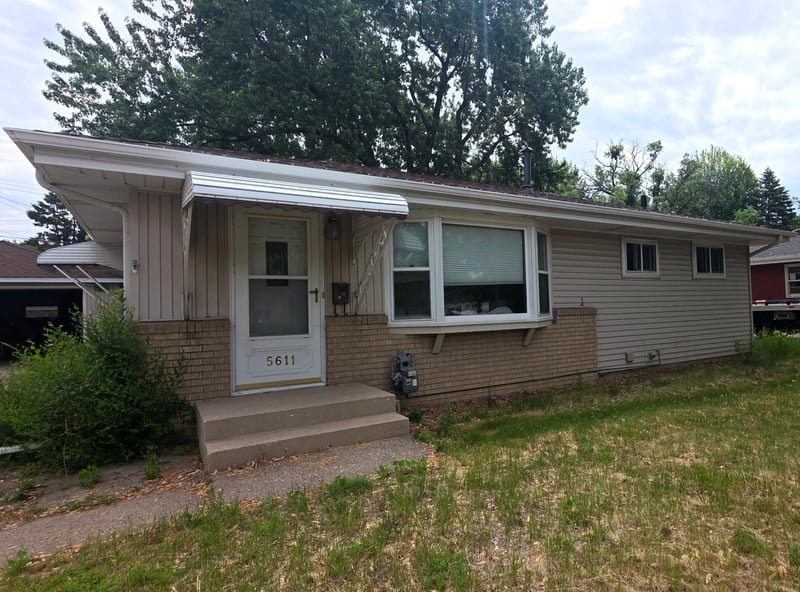 5611 6th St NE, Fridley, MN 55432