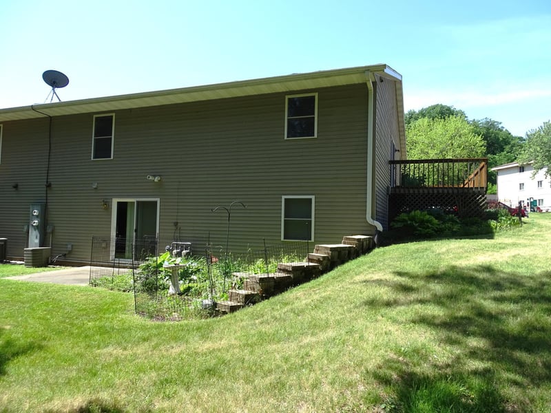 186 Country Ln, Durand, WI 54736