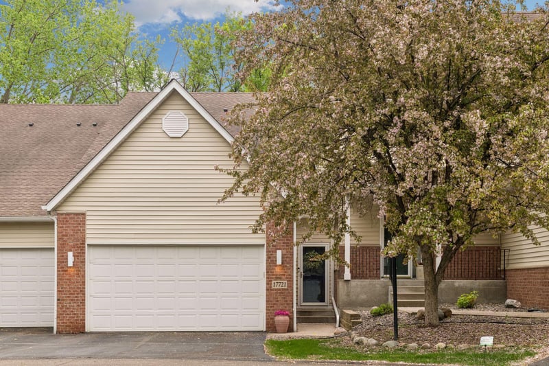 17721 Southridge Ct, Minnetonka, MN 55345