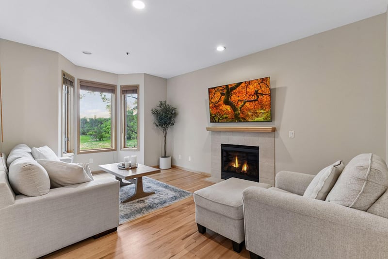 17721 Southridge Ct, Minnetonka, MN 55345