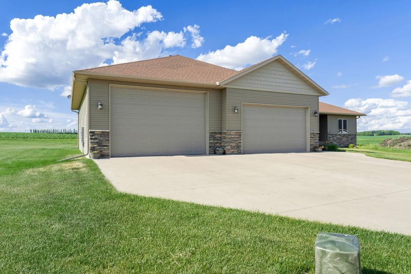 1920 Wolf Berry Pl NE, Owatonna, MN 55060