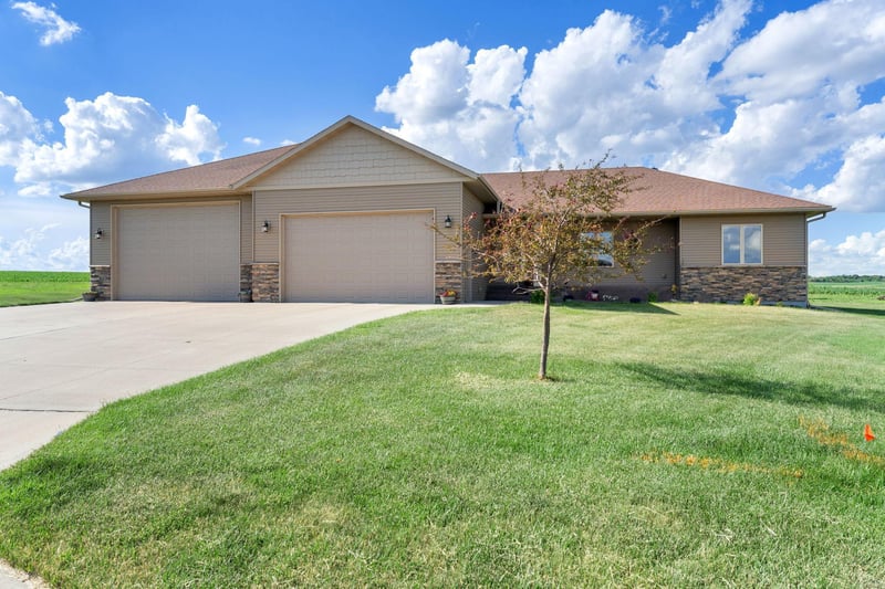 1920 Wolf Berry Pl NE, Owatonna, MN 55060