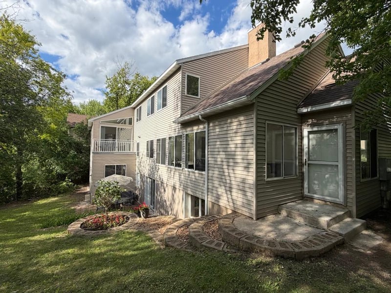 2339 Roselawn Ave W, Roseville, MN 55113