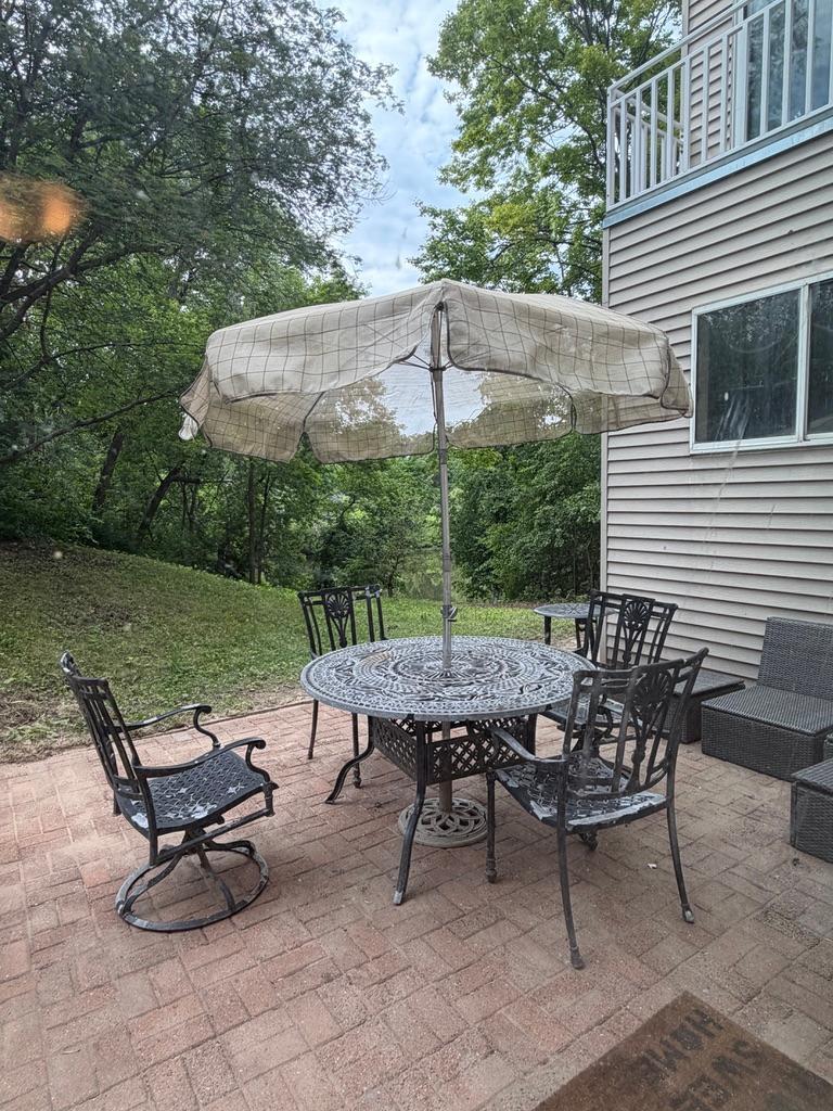 2339 Roselawn Ave W, Roseville, MN 55113
