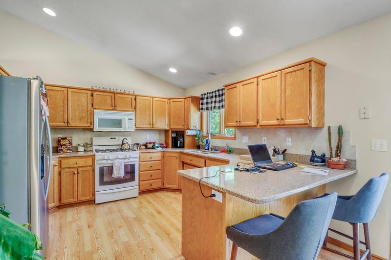 1701 33 1/2 St S, Moorhead, MN 56560
