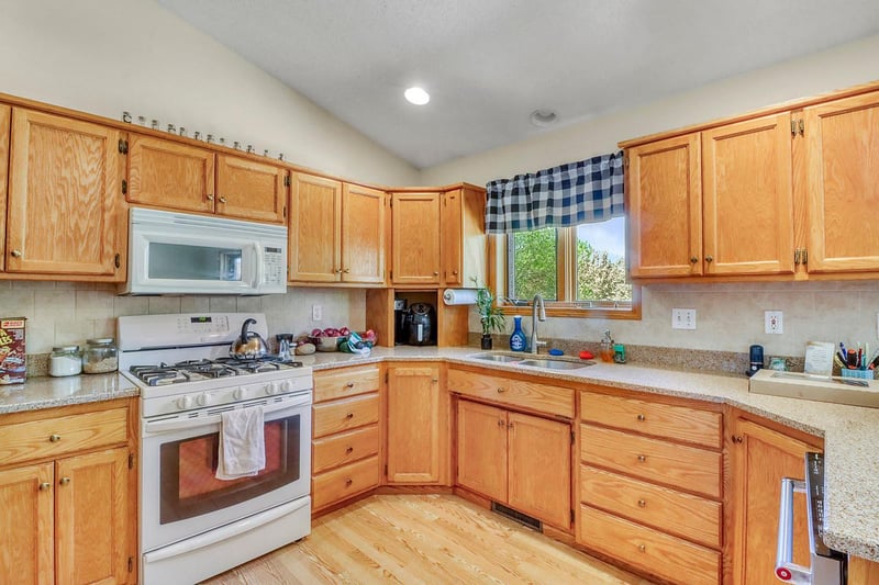 1701 33 1/2 St S, Moorhead, MN 56560