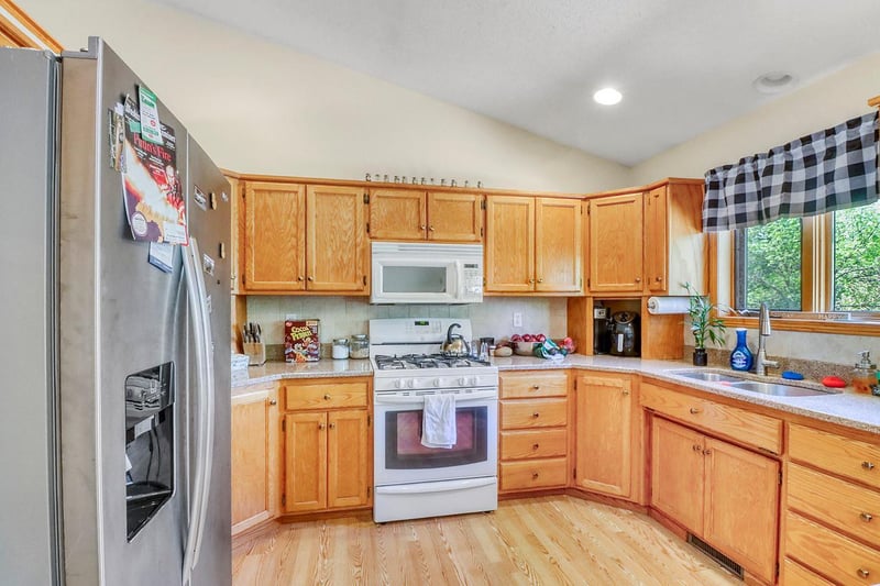 1701 33 1/2 St S, Moorhead, MN 56560