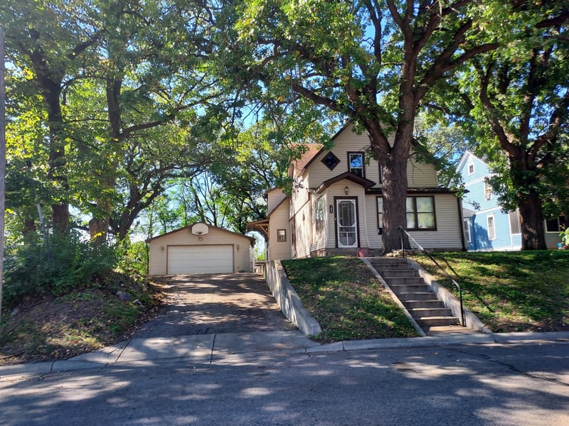 703 N 1st St, Montevideo, MN 56265
