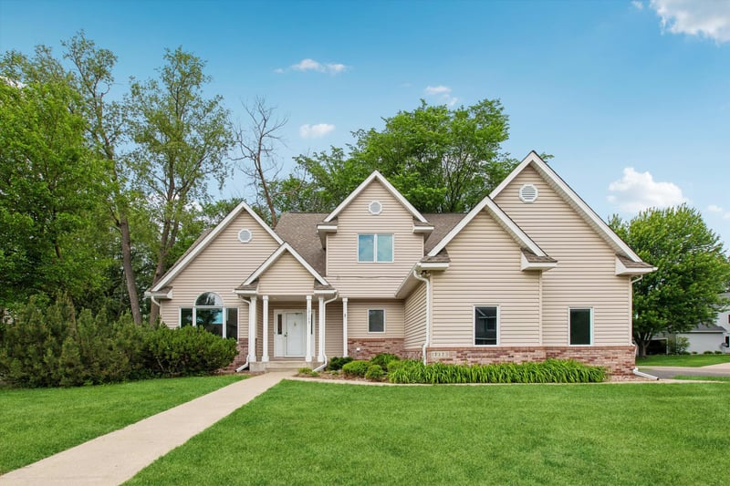 17123 Jonathan Ct, Lakeville, MN 55044