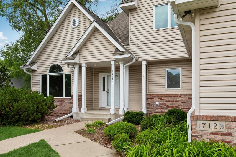17123 Jonathan Ct, Lakeville, MN 55044