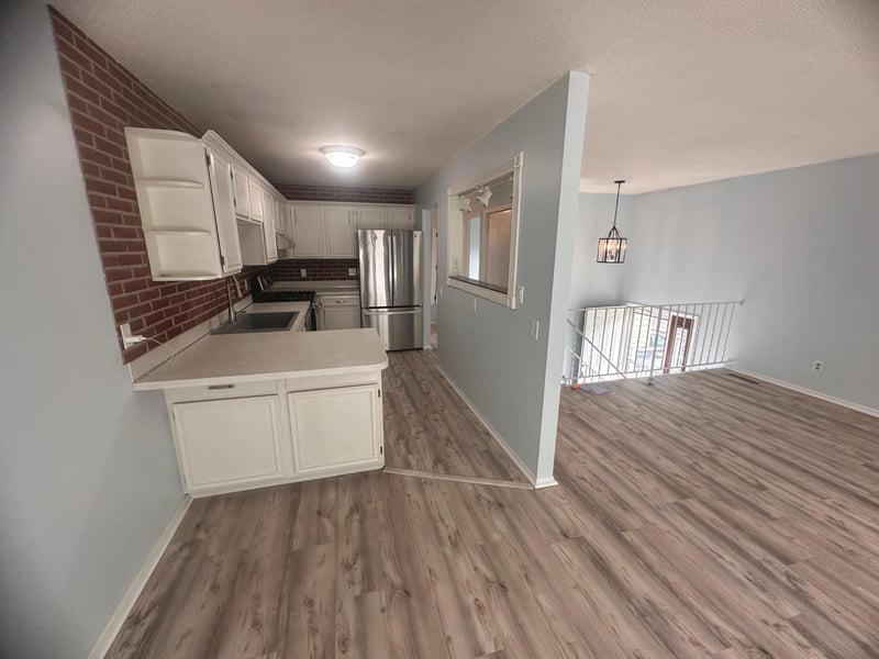 1113 E 145th St, Burnsville, MN 55337