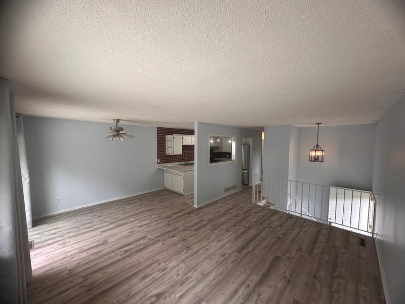 1113 E 145th St, Burnsville, MN 55337