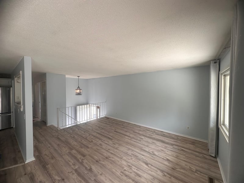 1113 E 145th St, Burnsville, MN 55337