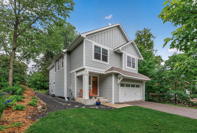 227 Sunnyridge Ln, Golden Valley, MN 55422