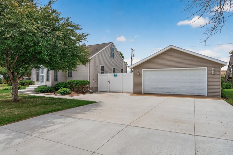 373 Locust St S, Prescott, WI 54021