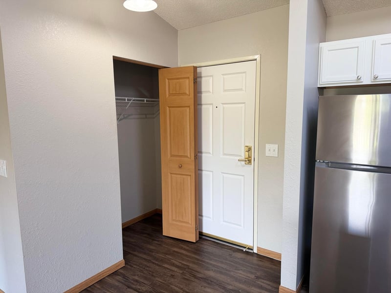 1321 Lake Dr W #329, Chanhassen, MN 55317