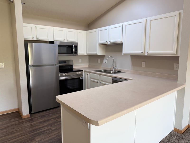 1321 Lake Dr W #329, Chanhassen, MN 55317