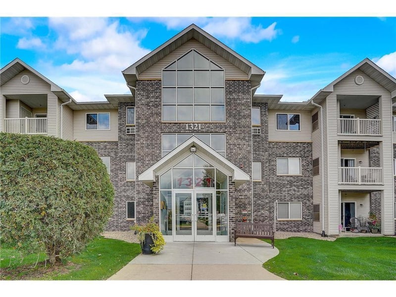 1321 Lake Dr W #329, Chanhassen, MN 55317