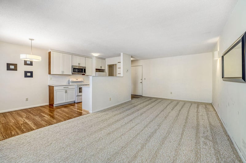 10113 34th St W #342, Minnetonka, MN 55305
