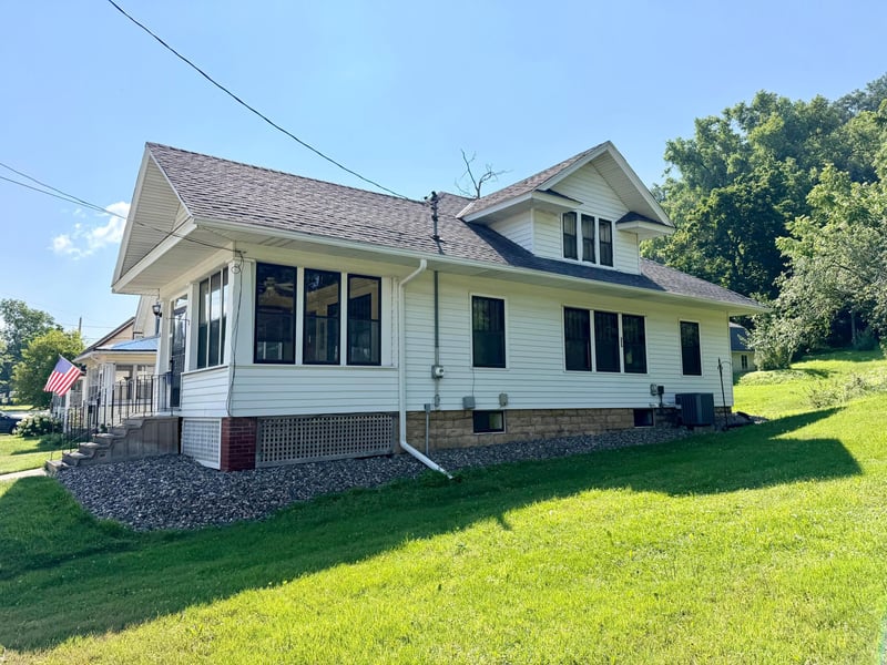 521 E 7th St, Red Wing, MN 55066