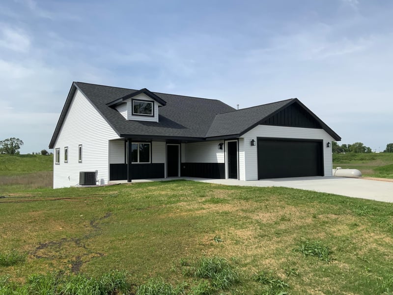 7 Cottonwood Lake Blvd, Windom, MN 56101