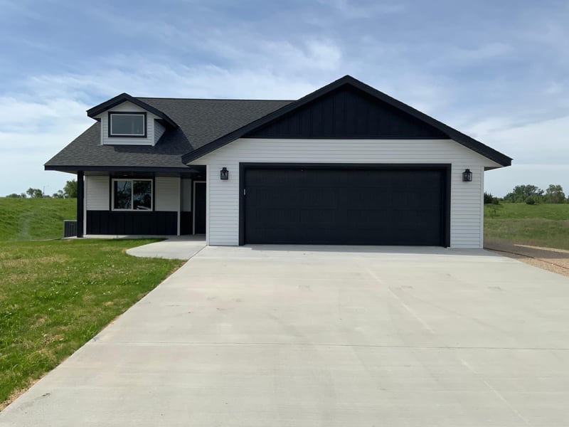 7 Cottonwood Lake Blvd, Windom, MN 56101