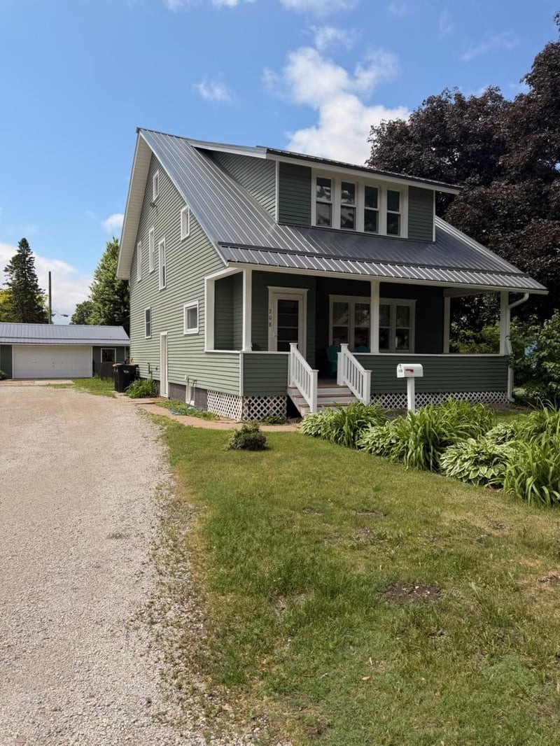 208 W Grant St, Spring Valley, MN 55975
