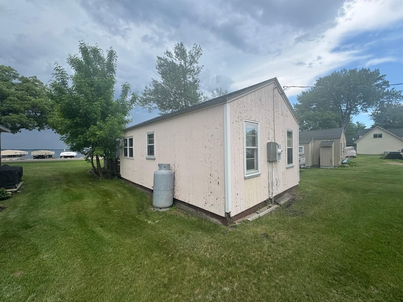 1206 E Lake St, Osakis, MN 56360