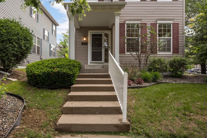 9771 Gable Dr, Eden Prairie, MN 55347