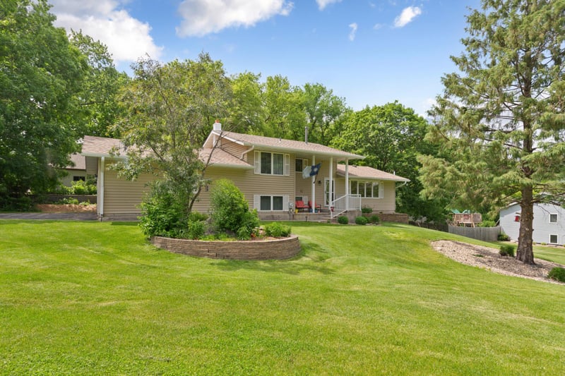 1320 11th Ave NE, Faribault, MN 55021