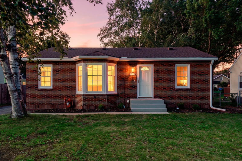 741 Roselawn Ave E, Maplewood, MN 55117