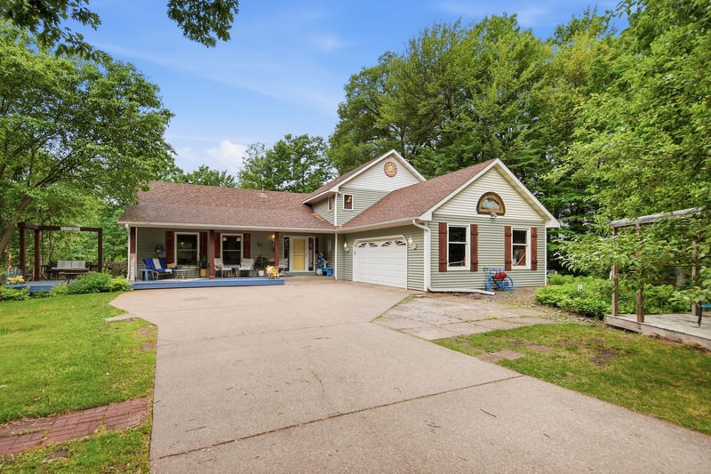 9439 Jewel Lane Ct N, Forest Lake, MN 55025
