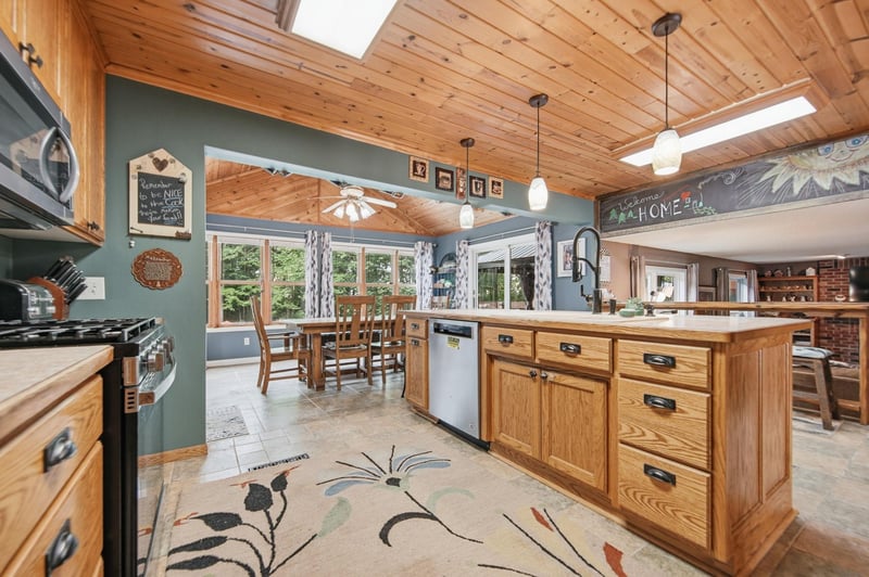 9439 Jewel Lane Ct N, Forest Lake, MN 55025