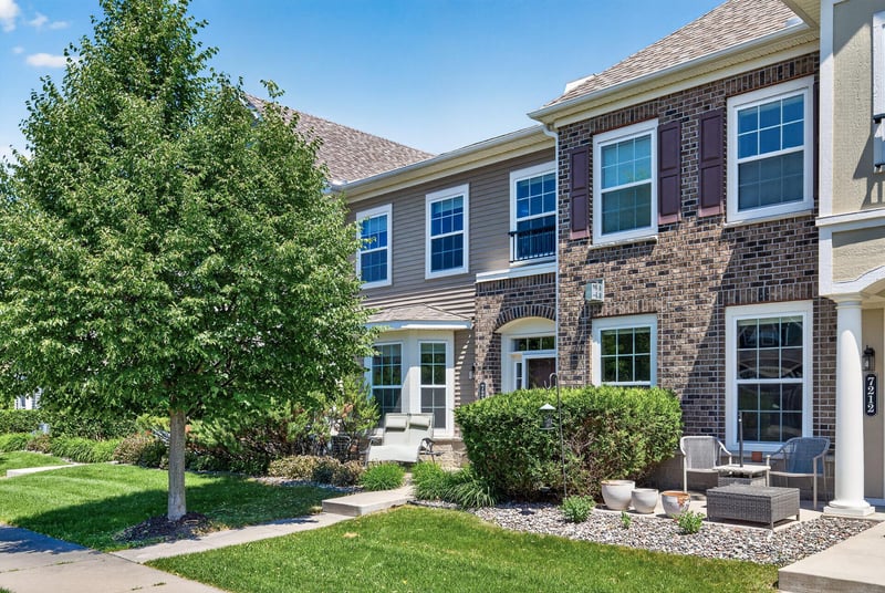 7214 Kimberly Ln N #202, Maple Grove, MN 55311