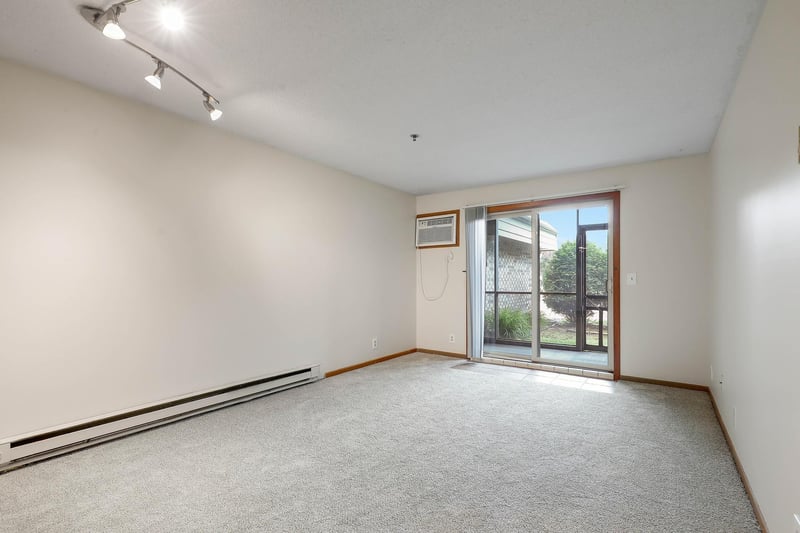 2150 Ridge Dr #14, Saint Louis Park, MN 55416