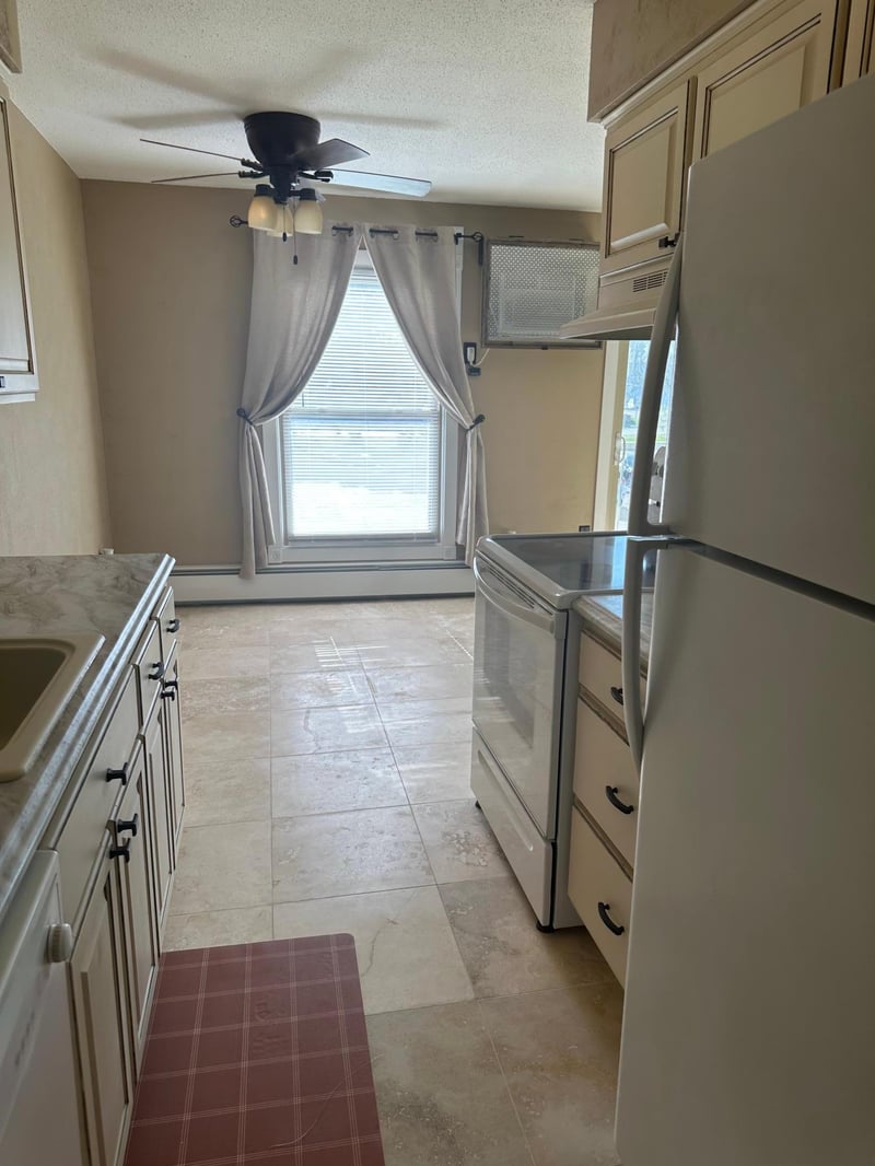 909 11th Ave S #8, Hopkins, MN 55343