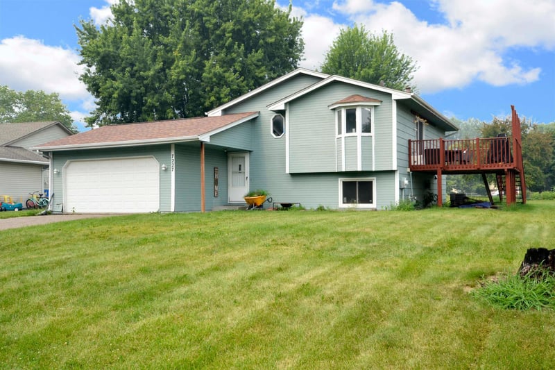 7227 Peterson Trl, Hugo, MN 55038