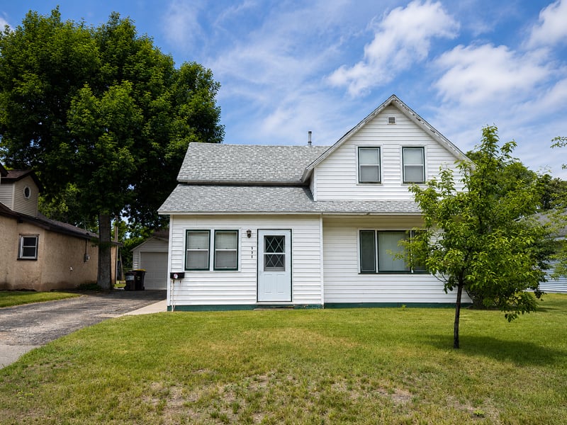 535 1st Ave N, Perham, MN 56573