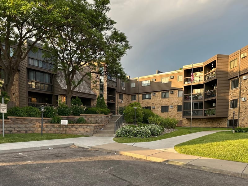 999 41st Ave NE #212, Columbia Heights, MN 55421