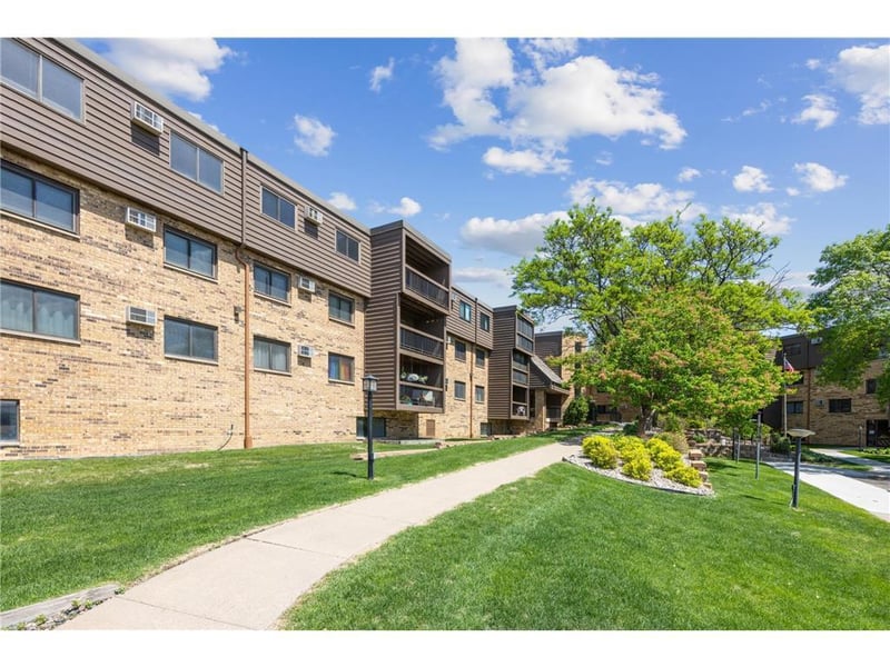 999 41st Ave NE #212, Columbia Heights, MN 55421