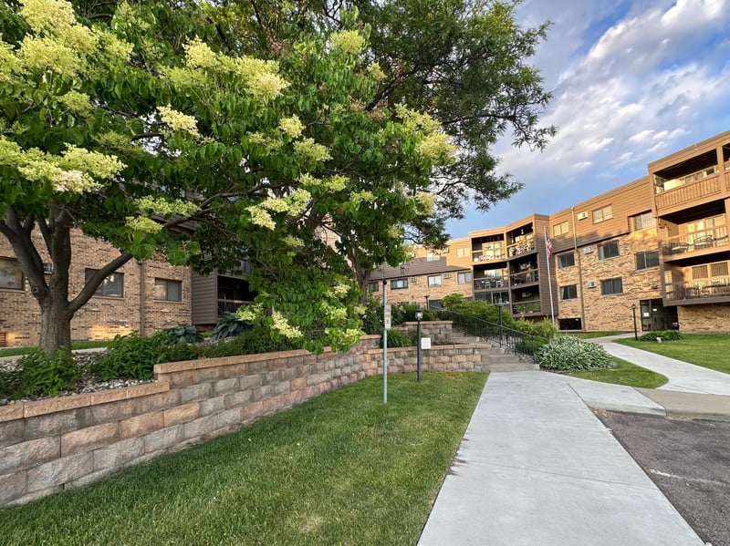 999 41st Ave NE #212, Columbia Heights, MN 55421