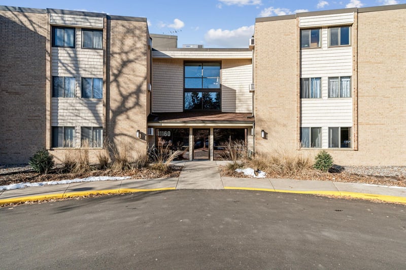 11160 Anderson Lakes Pw #202, Eden Prairie, MN 55344