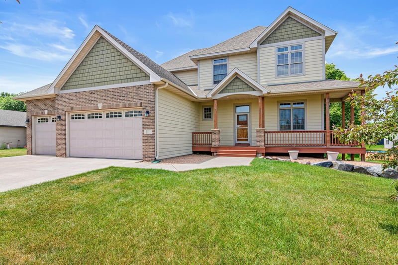 101 8th Ave SE, Isanti, MN 55040