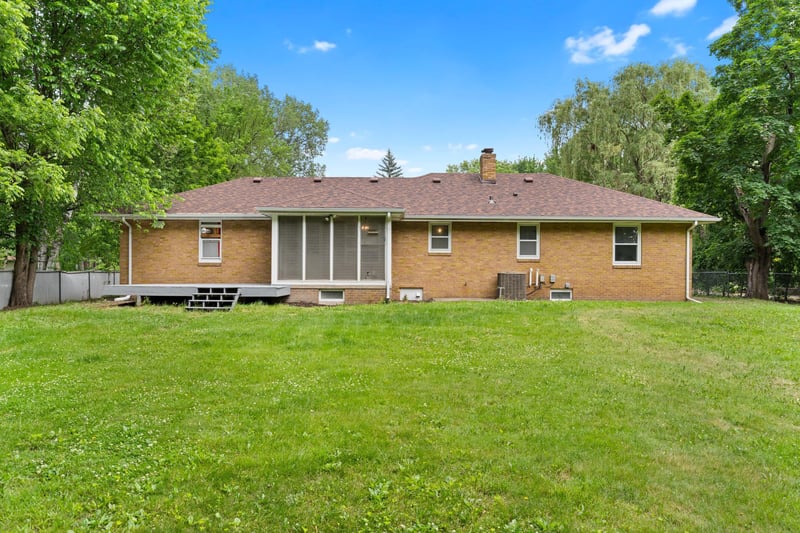 1985 Prosperity Rd, Maplewood, MN 55109