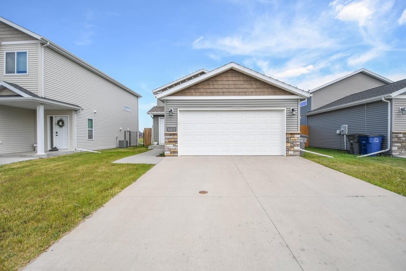 3736 30th St S, Moorhead, MN 56560