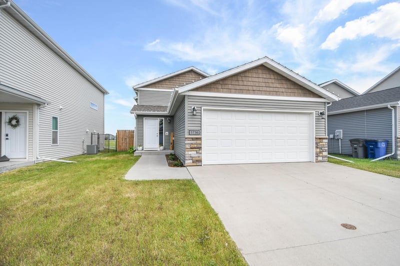 3736 30th St S, Moorhead, MN 56560